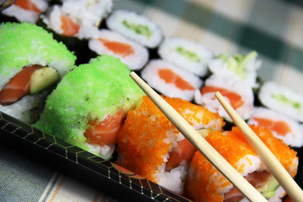 Mix van Japanse sushi en rollen — Stockfoto