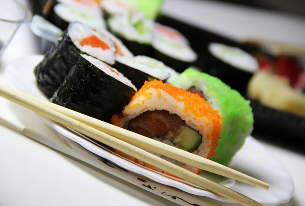 Mix van Japanse sushi en rollen — Stockfoto