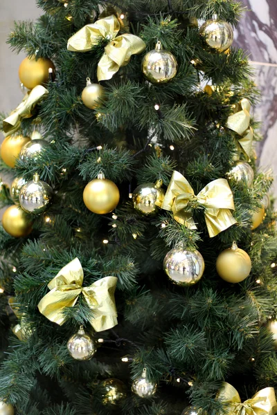 Beautiful decorated Christmas tree — Stock Photo, Image