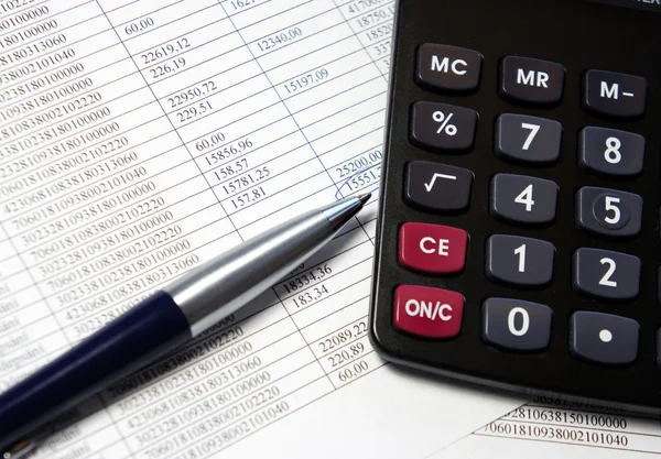 Office table with calculator, pen and accounting document — Stock Photo, Image