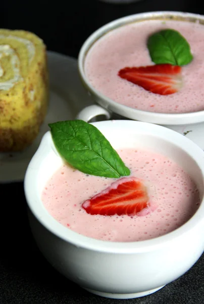 Fresh vivid smoothie on the table — Stock Photo, Image