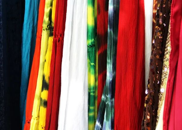 Mieszanka indyjskich tkanin wielokolorowe — Zdjęcie stockowe