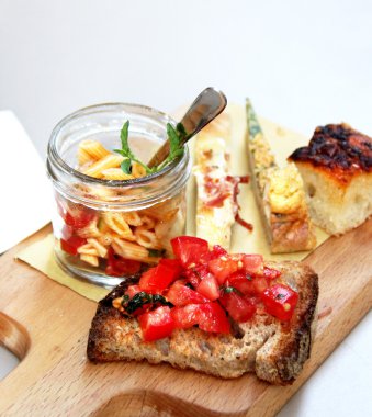 İtalyan gıda ile makarna, pizza ve bruschetta parçalar 