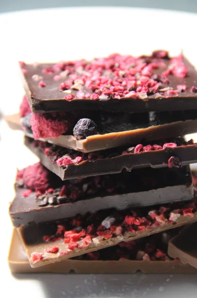 Mistura Pedaços Chocolate Com Frutas Secas — Fotografia de Stock