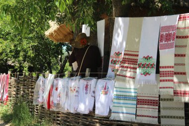 Ulusal nakışlı tipik Ukrayna yadigarları 