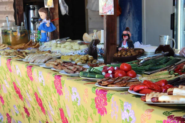 乌克兰民族食品与肉和蔬菜的大杂烩 — 图库照片