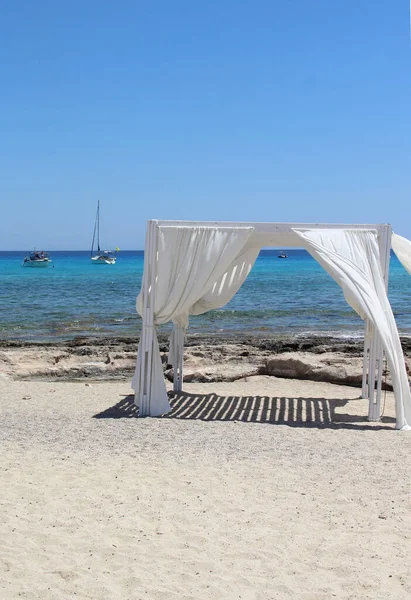 Greek Beach Beautiful Blue Water White Wedding Gazebo — Stock Photo, Image