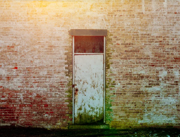 Bloque de hormigón y edificio antiguo —  Fotos de Stock