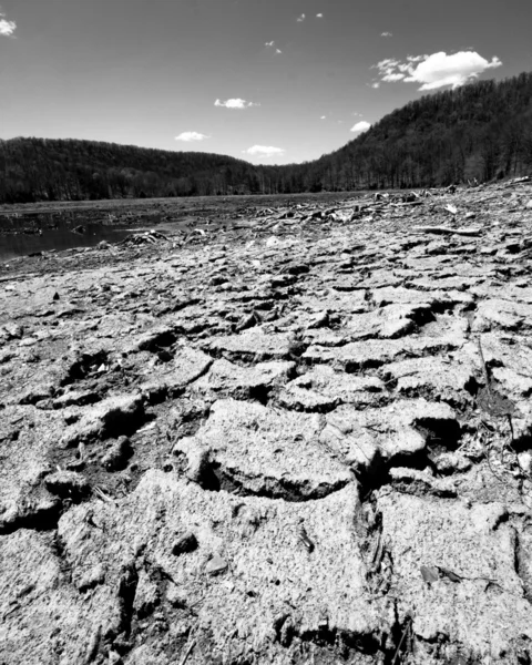 Uitgedroogd modder in de natuur — Stockfoto