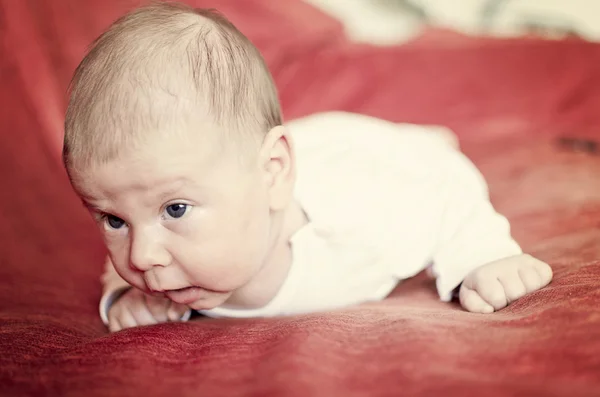 Portret van een meisje van de baby een maand oud — Stockfoto
