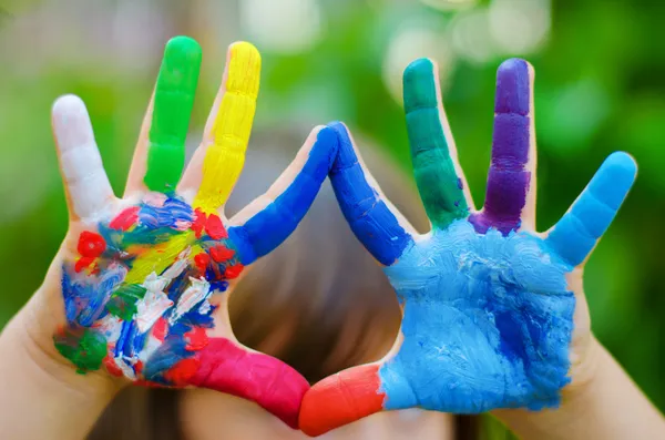 Mãos coloridas pintadas — Fotografia de Stock