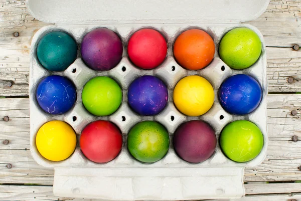 Oeufs de Pâques peints colorés — Photo