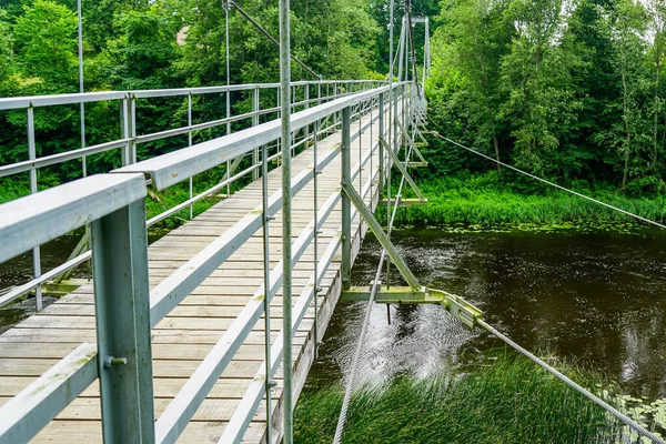 Nowy Most Wiszący Wykonany Drewna Stalowych Lin Rzece — Zdjęcie stockowe