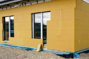 Tamamlanmamış modern yüksek verimlilik termal izole enerji tasarrufu tek katlı özel ev