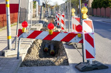 Yeni modern termal yalıtımlı yüksek verimlilik enerjisi şehrin sokaklarına yeraltı ısı tedarik boruları kurulacak.