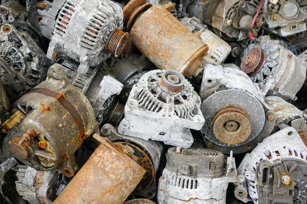Pile Rusty Oxidized Used Car Starters Alternators Scrap Electric Motors — Stockfoto