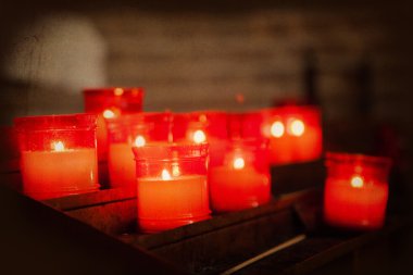 vintage filtre ile kırmızı kilise mum