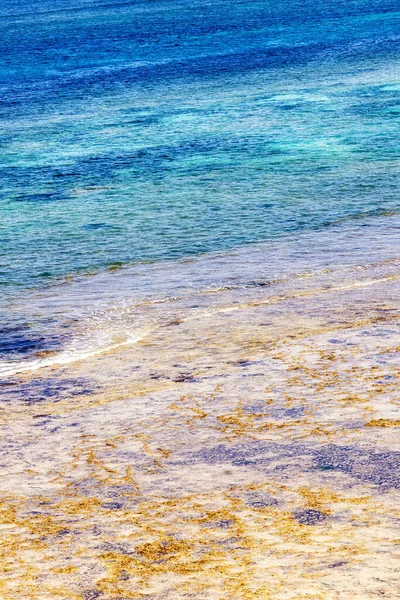 Foto Padrão Abstrato Água Mar Azul Claro Oceano Costa Rochosa — Fotografia de Stock