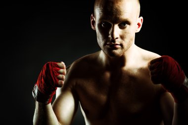 Kendine güvenen adam.