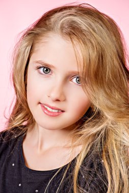 hafif bir gülümseme