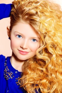 zengin kıvırcık saç