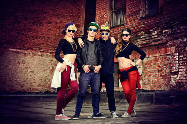 крутые танцоры
