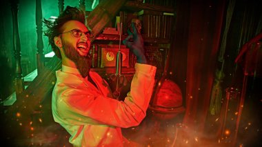 Çılgın bilim adamı laboratuvarında çalışıyor. Gizemli bir yeşil ve kırmızı ışıkla aydınlatılıyor. Bir bilim kurgu romanının karakteri.