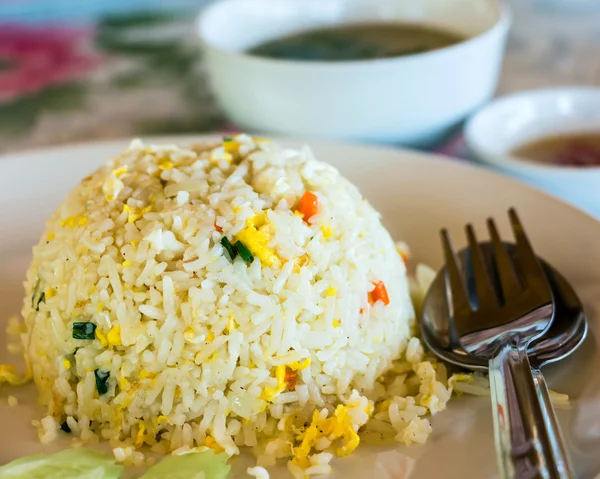 Fried rice with egg and spring onion — Stock Photo, Image