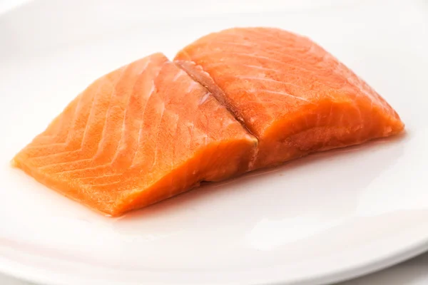 Steak de saumon poisson rouge sur fond blanc — Photo