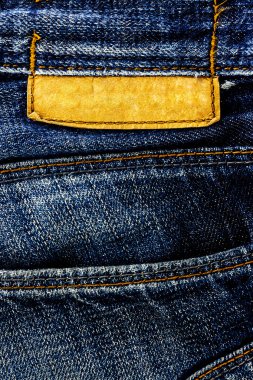 Deri etiketli kot pantolon deseni.