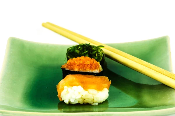 Çiğ balık ile Japon pirinç — Stok fotoğraf
