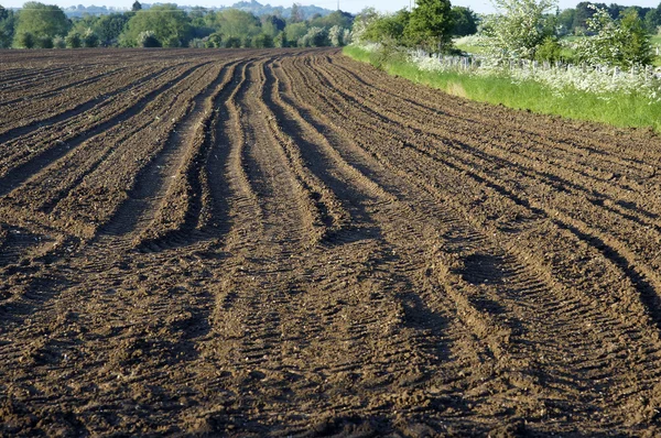 Terres agricoles ciel ciel jachère labouré champ — Photo