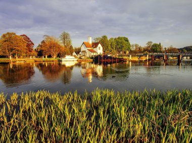 thames Nehri tarafından evleri