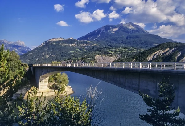 Alpen - Brücke — Stockfoto