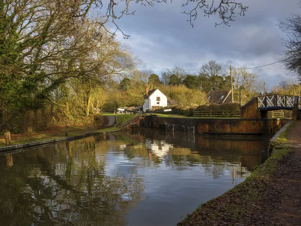 Houses by canal — Stock Photo, Image