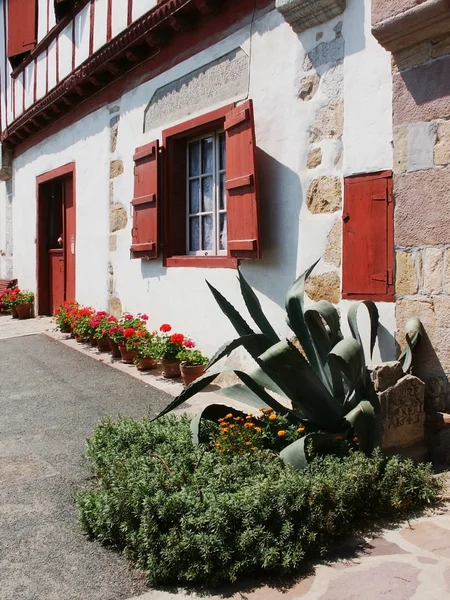 Villaggio con vecchie case in Francia — Foto Stock