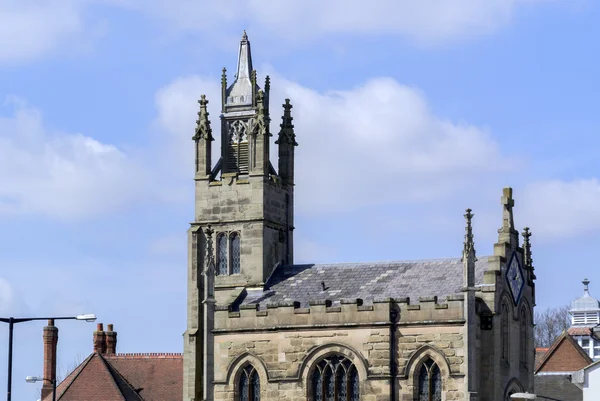 Kyrkan på den östra porten till warwick. — Stockfoto