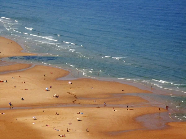 Playa en verano día soleado —  Fotos de Stock