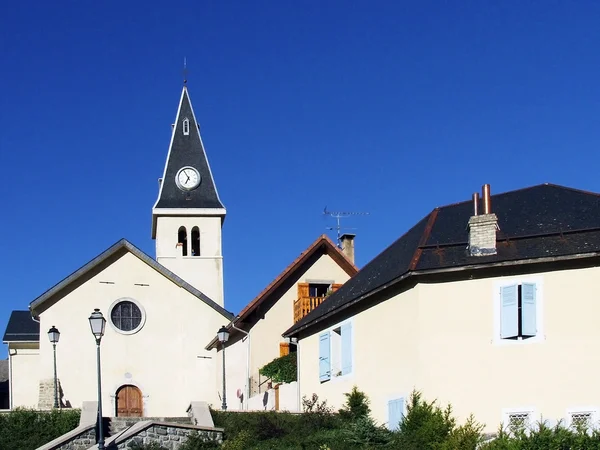 Een dorp met oude huizen in Frankrijk — Stockfoto