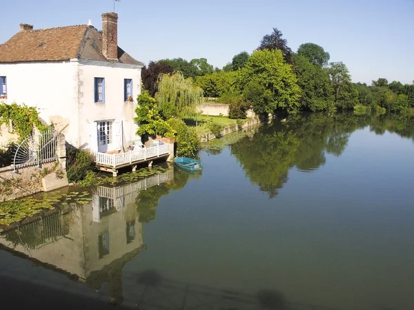 Een dorp met oude huizen in Frankrijk — Stockfoto