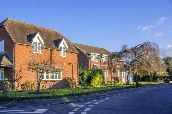 Cottage in an english village — Stock Photo, Image