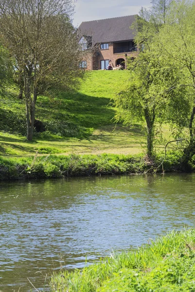 Houses by canal — Stock Photo, Image