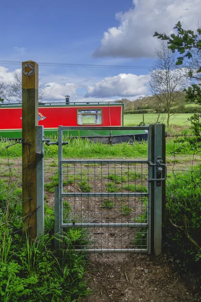 A gate on a footpath — Stock Photo, Image