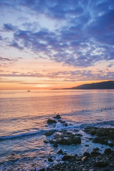 Nascer do sol sobre o mar, coverack, cornwall, Reino Unido — Fotografia de Stock