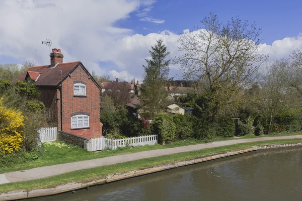 Huizen door kanaal — Stockfoto