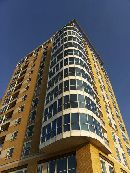 Hi-rise apartment building — Stock Photo, Image