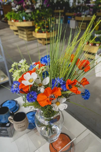 Wild flowers bouquet in vase — Stock Photo, Image