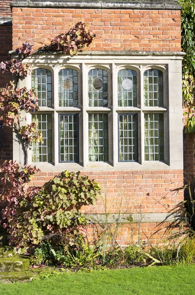 Old walled elizabethan garden — Stock Photo, Image