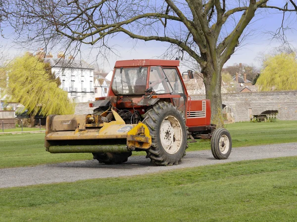 Tractor en el parque — Foto de Stock