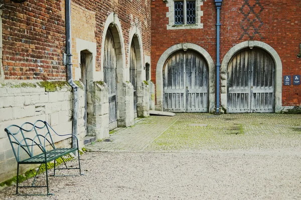 Cour dans vieille maison — Photo